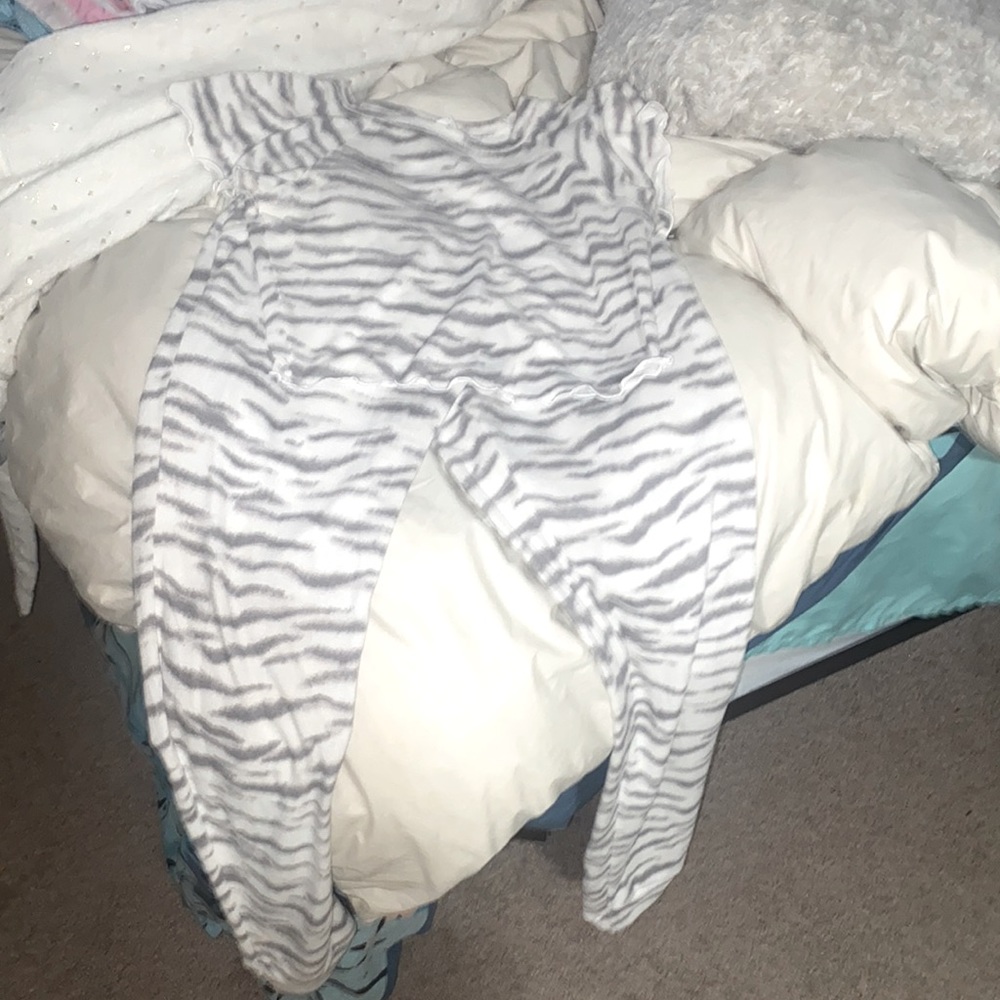 CUTE jogger set- striped white & grey. Never worn